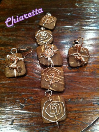 Bracciale e orecchini con decorazioni in filo di rame e argento