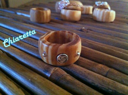 Anello in legno di pino con Smile in argento